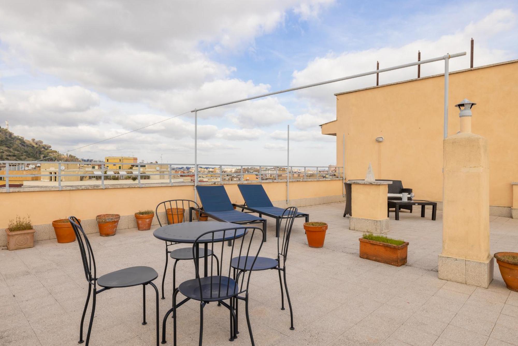 Top Floor Apt With Rooftop Terrace Near St. Peter Rome Exterior photo