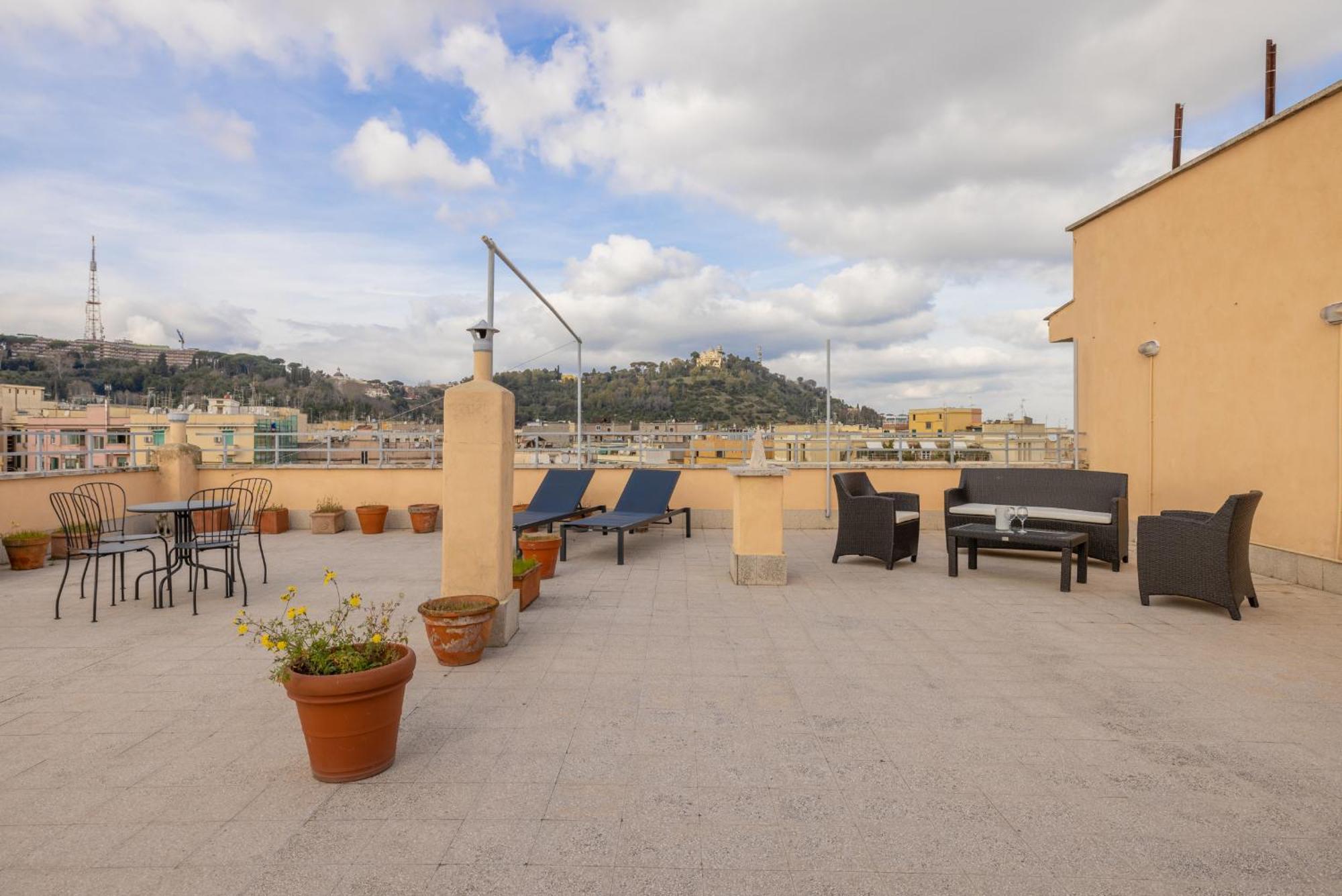 Top Floor Apt With Rooftop Terrace Near St. Peter Rome Exterior photo